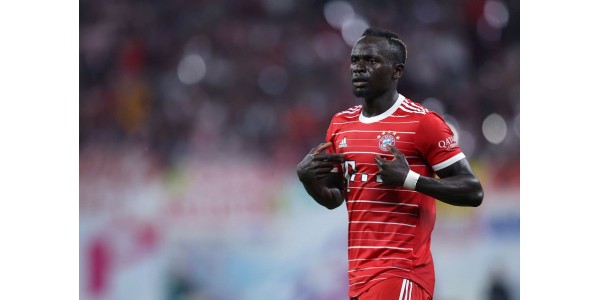 Sadio Mané zieht sich bei Al Nassr erneut das Trikot Nr. 10 an